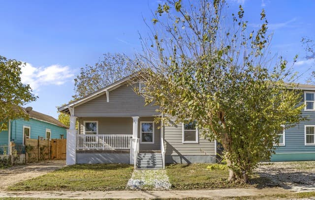 3-bedroom rental at 117 Magendie in San Antonio, TX — photo 1