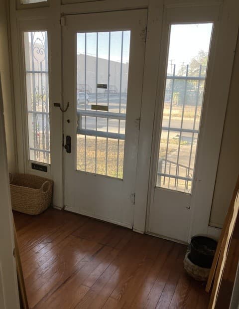 6-bedroom rental at 2424 Buena Vista in San Antonio, TX — photo 4