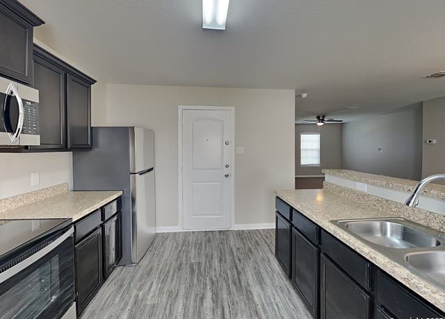 4-bedroom rental at 4823 Sahara Vlys in San Antonio, TX — photo 3