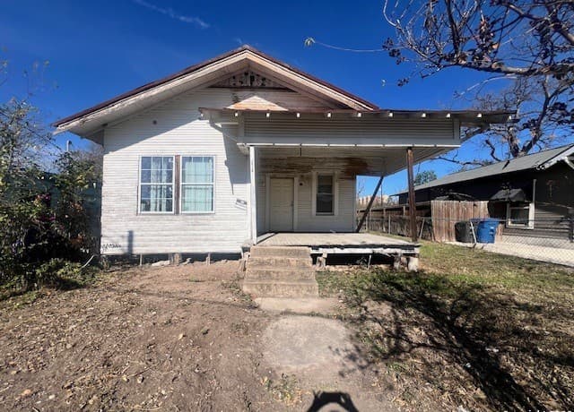3-bedroom rental at 115 Glorietta in San Antonio, TX — photo 1