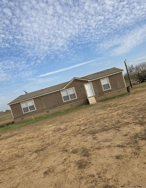 3-bedroom rental at 132 S Price in Poteet, TX — photo 4