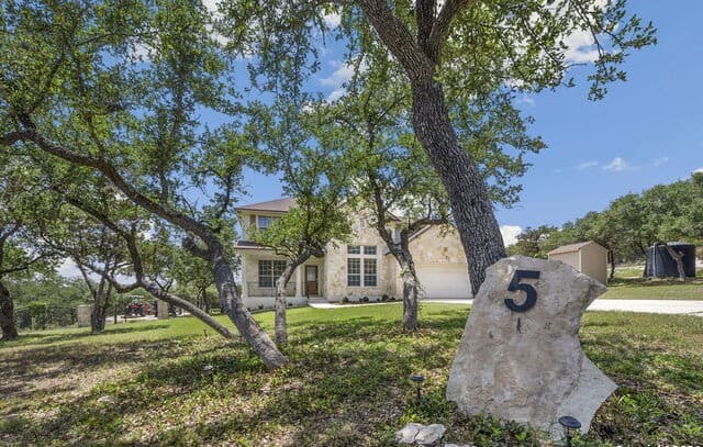 4-bedroom rental at 17132 Bandera Rd in Helotes, TX — photo 3