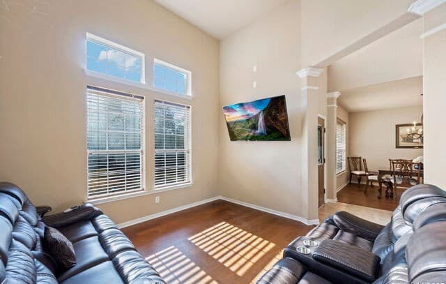 4-bedroom rental at 17132 Bandera Rd in Helotes, TX — photo 5