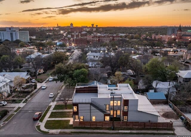 3-bedroom rental at 159 Davis court Unit 102 in San Antonio, TX — photo 2