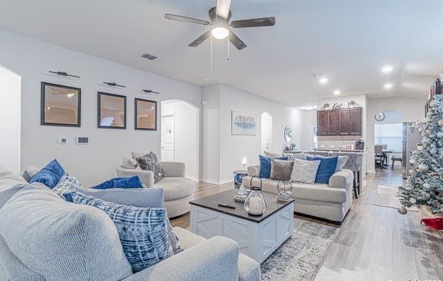 3-bedroom rental at 730 Pelican in San Antonio, TX — photo 3