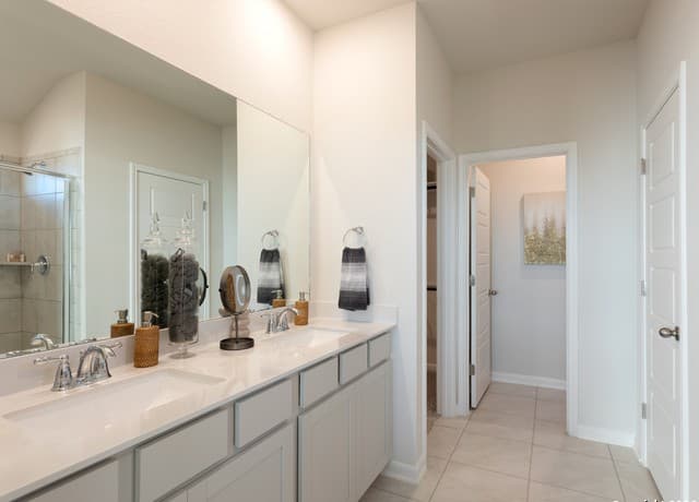 5-bedroom rental at 29430 Frontier Way in San Antonio, TX — photo 3