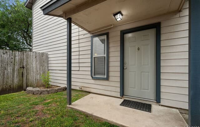 3-bedroom rental at 6546 Bufflehead Bend in Leon Valley, TX — photo 2