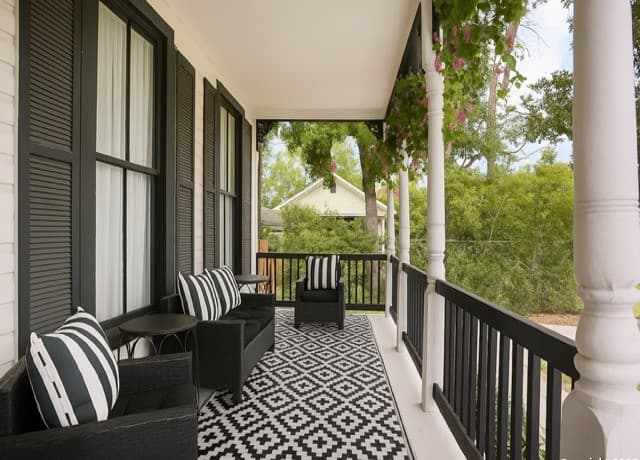 3-bedroom rental at 1712 N Pine in San Antonio, TX — photo 2