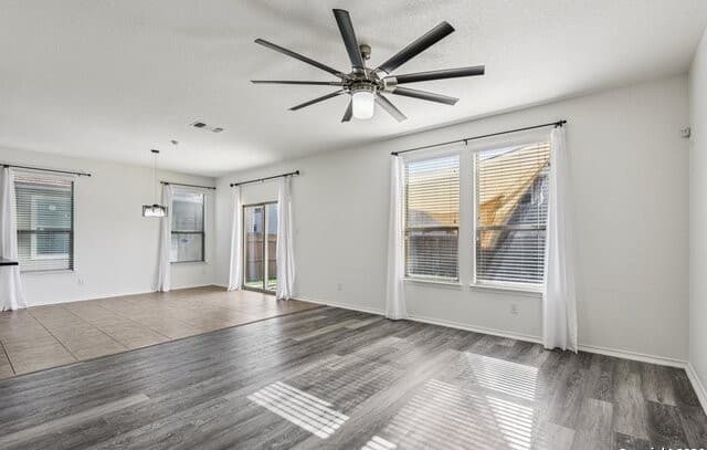 4-bedroom rental at 7702 Stable in San Antonio, TX — photo 5