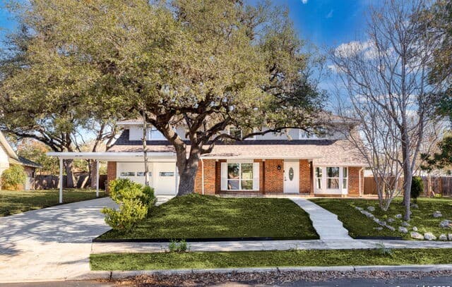 5-bedroom rental at 2914 War Feather in San Antonio, TX — photo 1