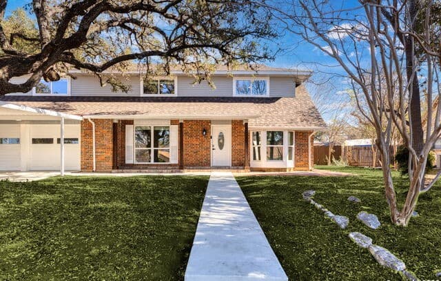 5-bedroom rental at 2914 War Feather in San Antonio, TX — photo 3