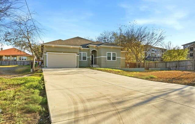 5-bedroom rental at 7802 Clearwater Blvd in Selma, TX — photo 3