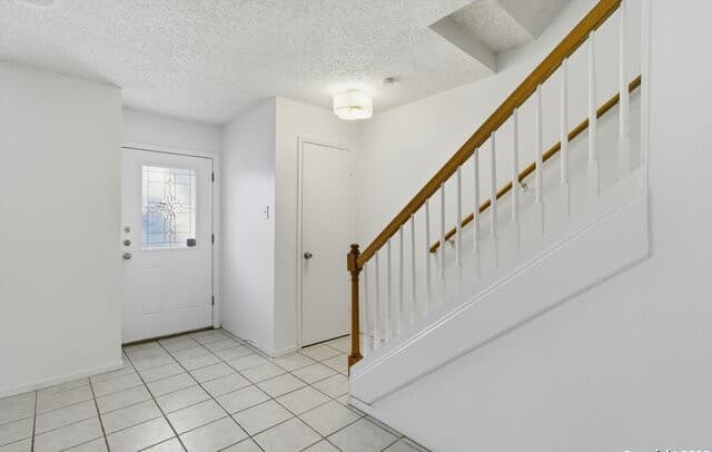 3-bedroom rental at 7322 Oak Manor #19 Unit 19 in San Antonio, TX — photo 3