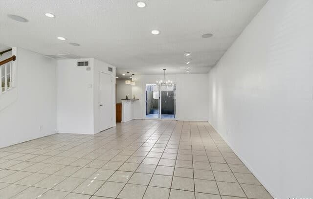 3-bedroom rental at 7322 Oak Manor #19 Unit 19 in San Antonio, TX — photo 4