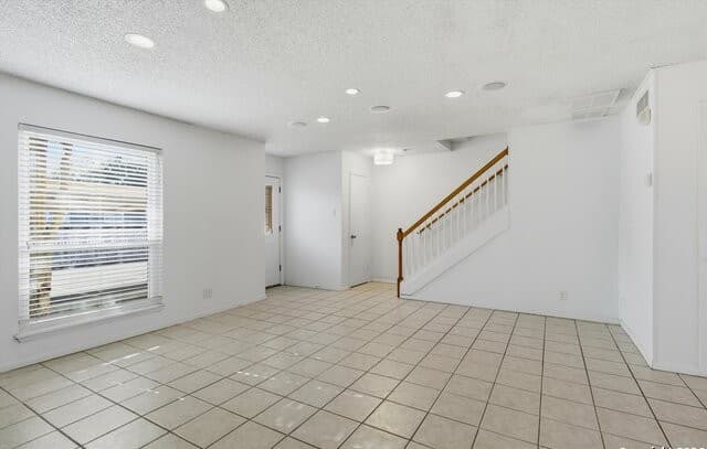 3-bedroom rental at 7322 Oak Manor #19 Unit 19 in San Antonio, TX — photo 5