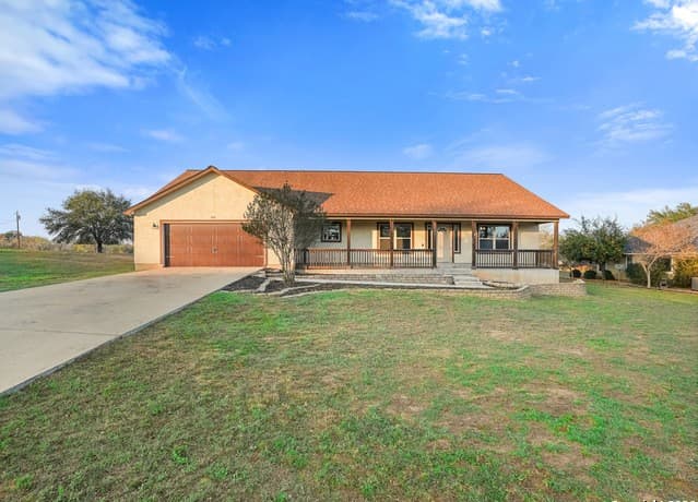 4-bedroom rental at 312 Edgehill in Pleasanton, TX — photo 1