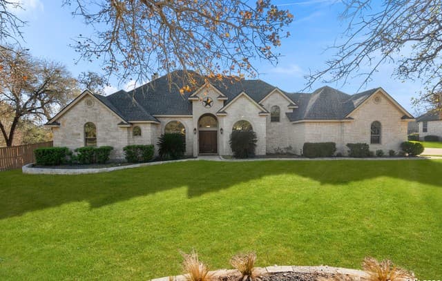 4-bedroom rental at 140 Legacy Trail Dr in La Vernia, TX — photo 4