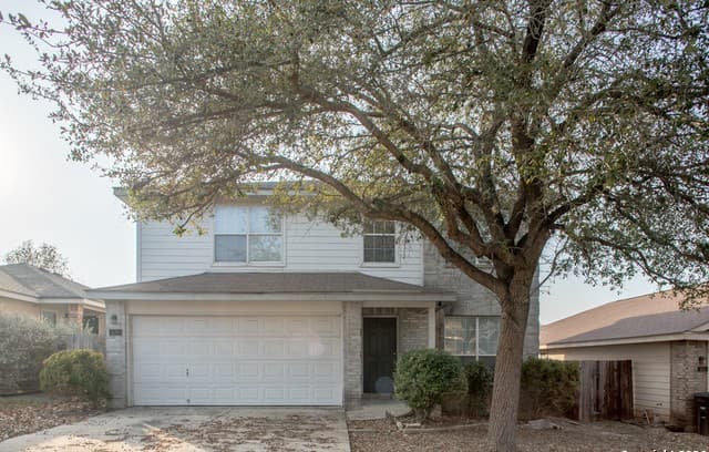 3-bedroom rental at 635 Lynx in San Antonio, TX — photo 1