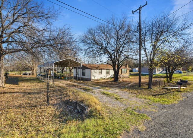3-bedroom rental at 13634 Owl Tree in San Antonio, TX — photo 3
