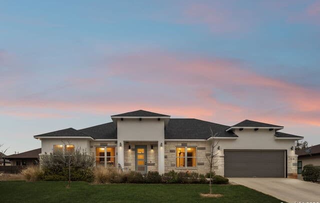 5-bedroom rental at 108 Parlin Ln in Fredericksburg, TX — photo 1