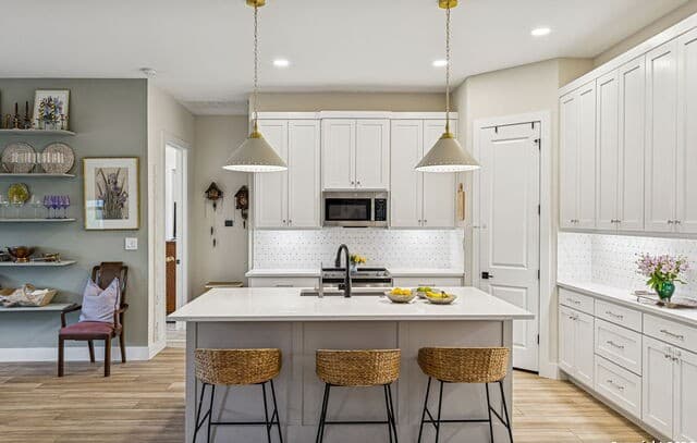 5-bedroom rental at 108 Parlin Ln in Fredericksburg, TX — photo 3