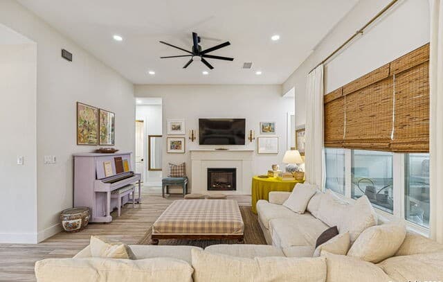 5-bedroom rental at 108 Parlin Ln in Fredericksburg, TX — photo 4