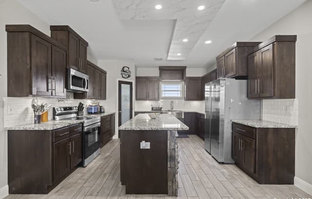 4-bedroom rental at 438 Rosewood Dr in La Vernia, TX — photo 2