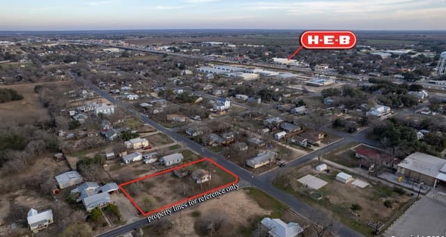 rental at 910 15th St in Hondo, TX — photo 5