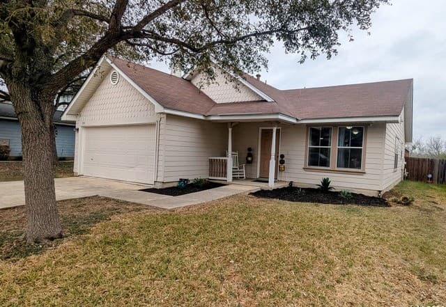 3-bedroom rental at 1334 Sunbend in San Antonio, TX — photo 2