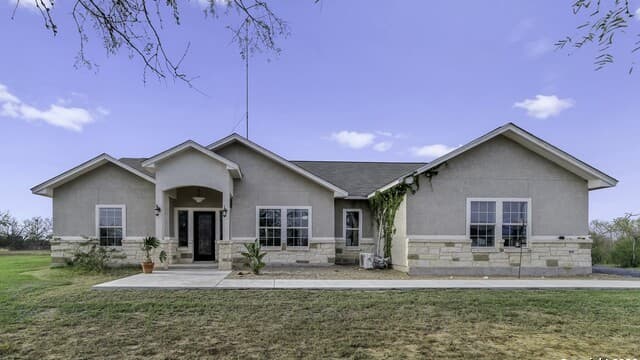 4-bedroom rental at 105 Hidden Haven in Floresville, TX — photo 1