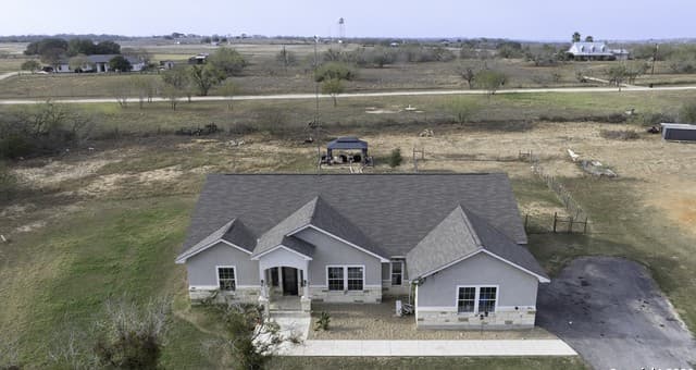 4-bedroom rental at 105 Hidden Haven in Floresville, TX — photo 2