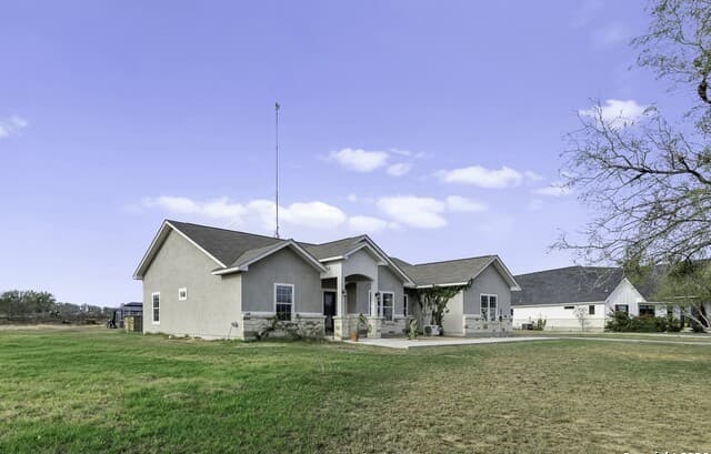 4-bedroom rental at 105 Hidden Haven in Floresville, TX — photo 5