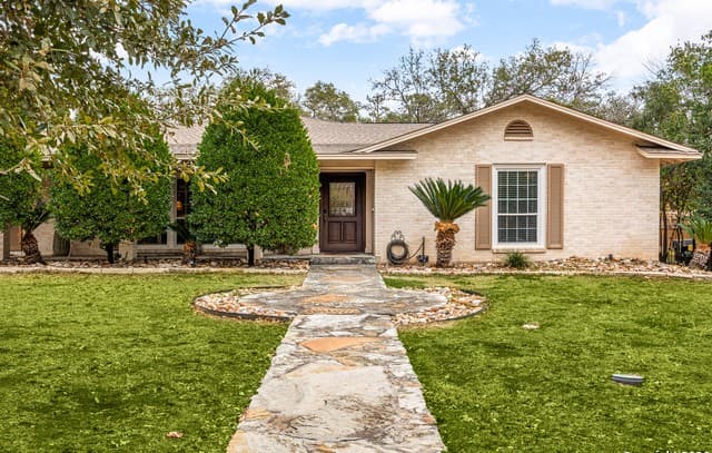 4-bedroom rental at 338 Prinz Dr in San Antonio, TX — photo 5