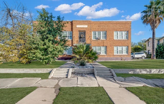rental at 1409 W Woodlawn in San Antonio, TX — photo 2