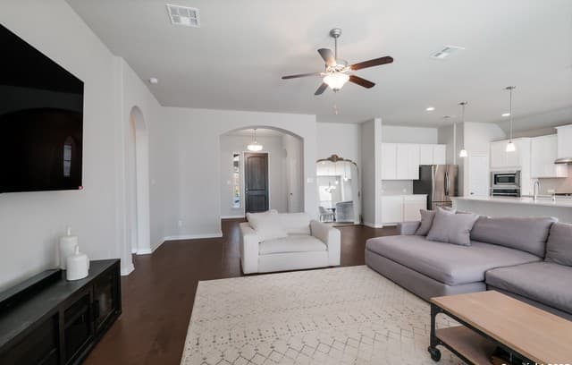 4-bedroom rental at 1610 Nightshade in San Antonio, TX — photo 5