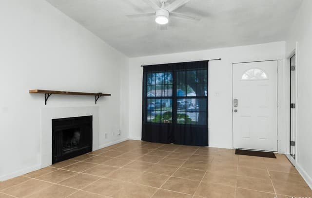 3-bedroom rental at 6248 Valley Queen in San Antonio, TX — photo 3