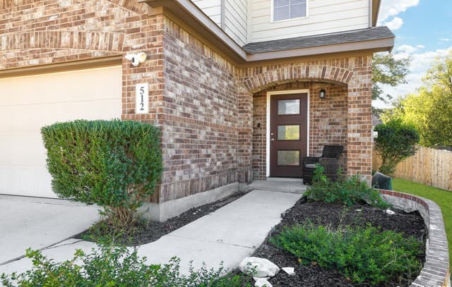3-bedroom rental at 512 Livingston Dr in Schertz, TX — photo 2