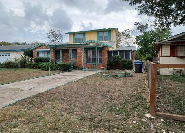 3-bedroom rental at 142 Hidden Valley in San Antonio, TX — photo 2