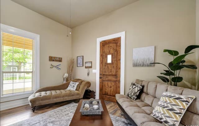 rental at 1110 W Ashby Pl in San Antonio, TX — photo 3