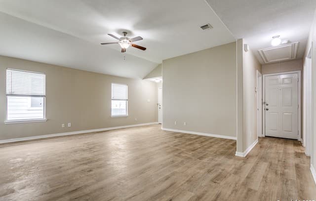 3-bedroom rental at 5735 Cardinal Falls in San Antonio, TX — photo 4