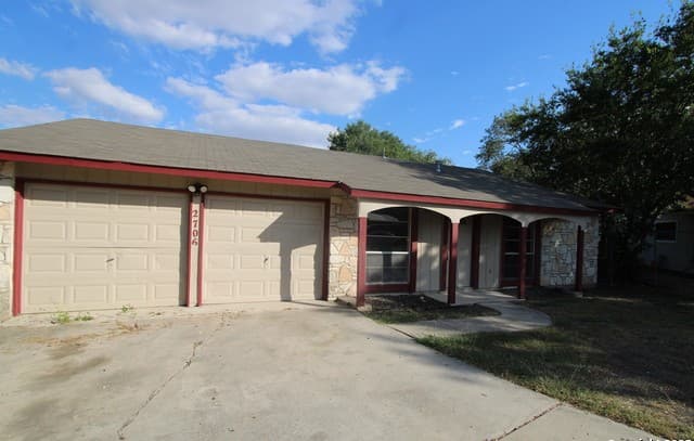 3-bedroom rental at 2706 Lakedon in San Antonio, TX — photo 1