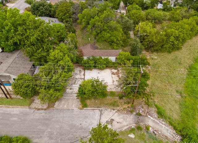 rental at 713 N Navidad St in San Antonio, TX — photo 3