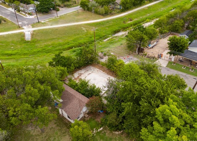rental at 713 N Navidad St in San Antonio, TX — photo 4