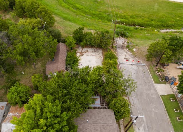 rental at 713 N Navidad St in San Antonio, TX — photo 5