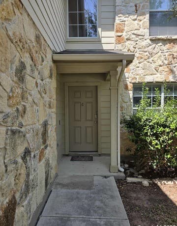 4-bedroom rental at 228 Anvil Pl in Cibolo, TX — photo 3