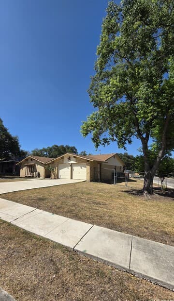 3-bedroom rental at 2202 Orange Blossom in San Antonio, TX — photo 2