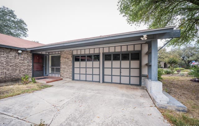 4-bedroom rental at 12515 La Bodega St in San Antonio, TX — photo 2