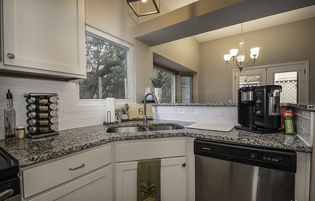 3-bedroom rental at 16807 Cedar Tree in San Antonio, TX — photo 2