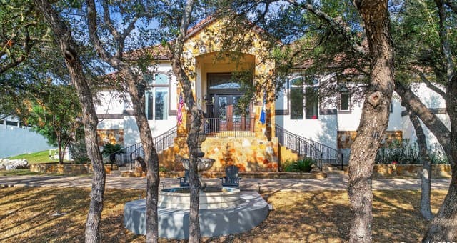 5-bedroom rental at 7 Remington Run in San Antonio, TX — photo 1