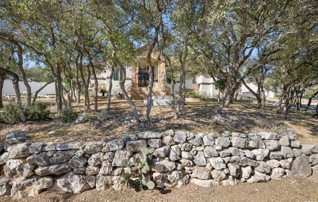 5-bedroom rental at 7 Remington Run in San Antonio, TX — photo 3